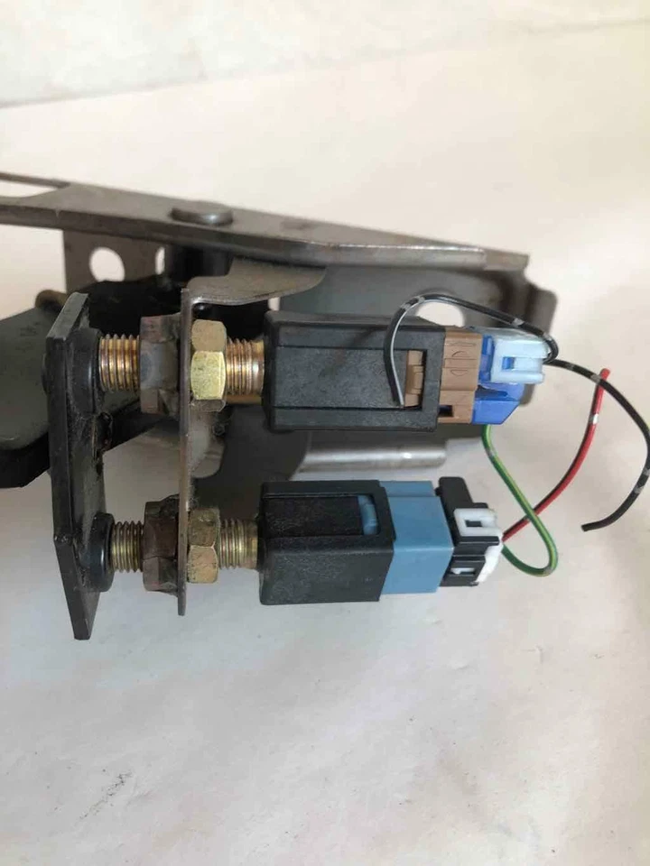 1999 Nissan Pathfinder Freio Stop Pedal Lento com Conjunto de Sensor Usado - Imagem 4 de 4
