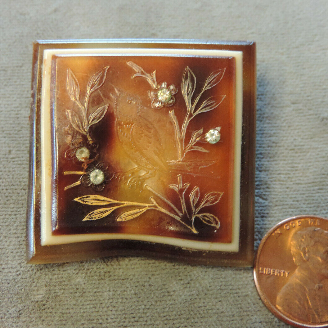 Broche oiseau avec des plumes véritables