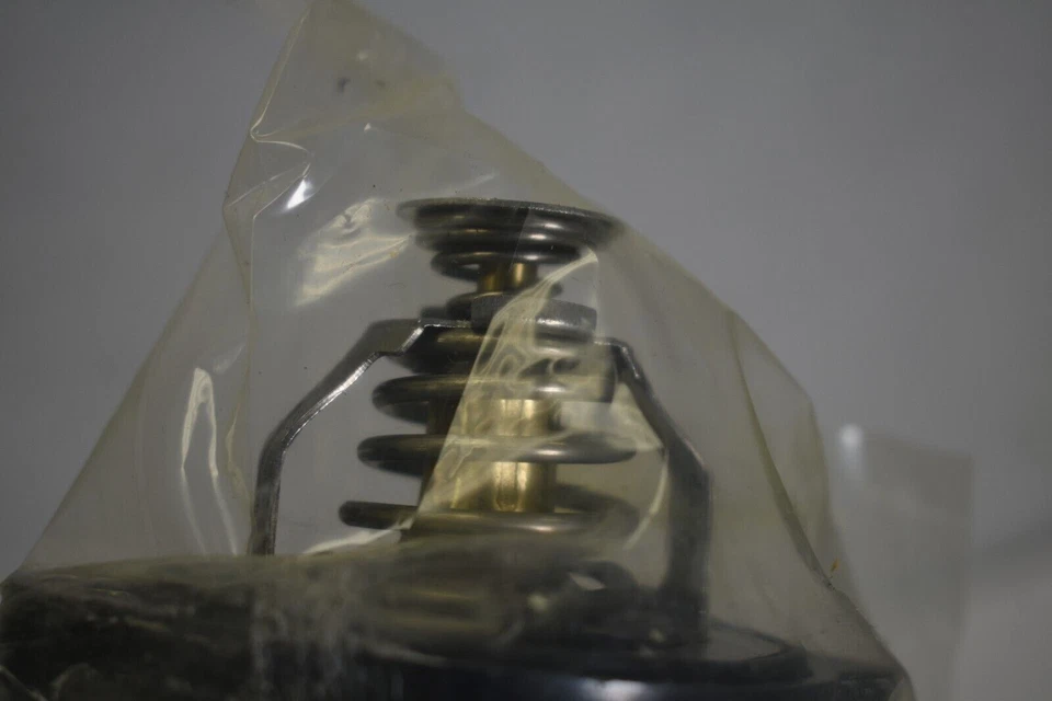 Conjunto de carcasa termostato refrigerante motor Napa 902-682 para Ford Lincoln Mazda Foto 3 de 4