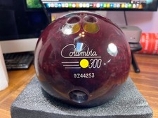 Vintage Columbia 300 Yellow Dot Bowling Ball 15 lb 11 oz Burgundy Swirl