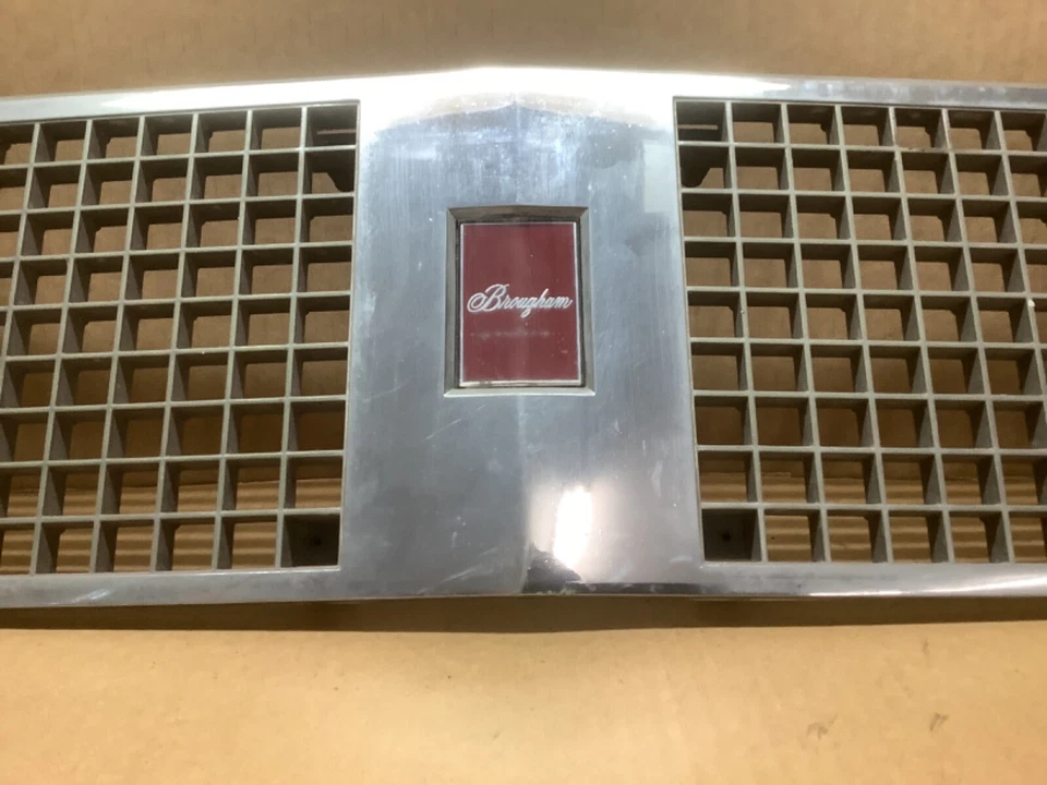 Oldsmobile 98 Regency Brougham 1978 parrilla delantera 22517257 fabricante de equipos originales usado 78 Foto 2 de 4