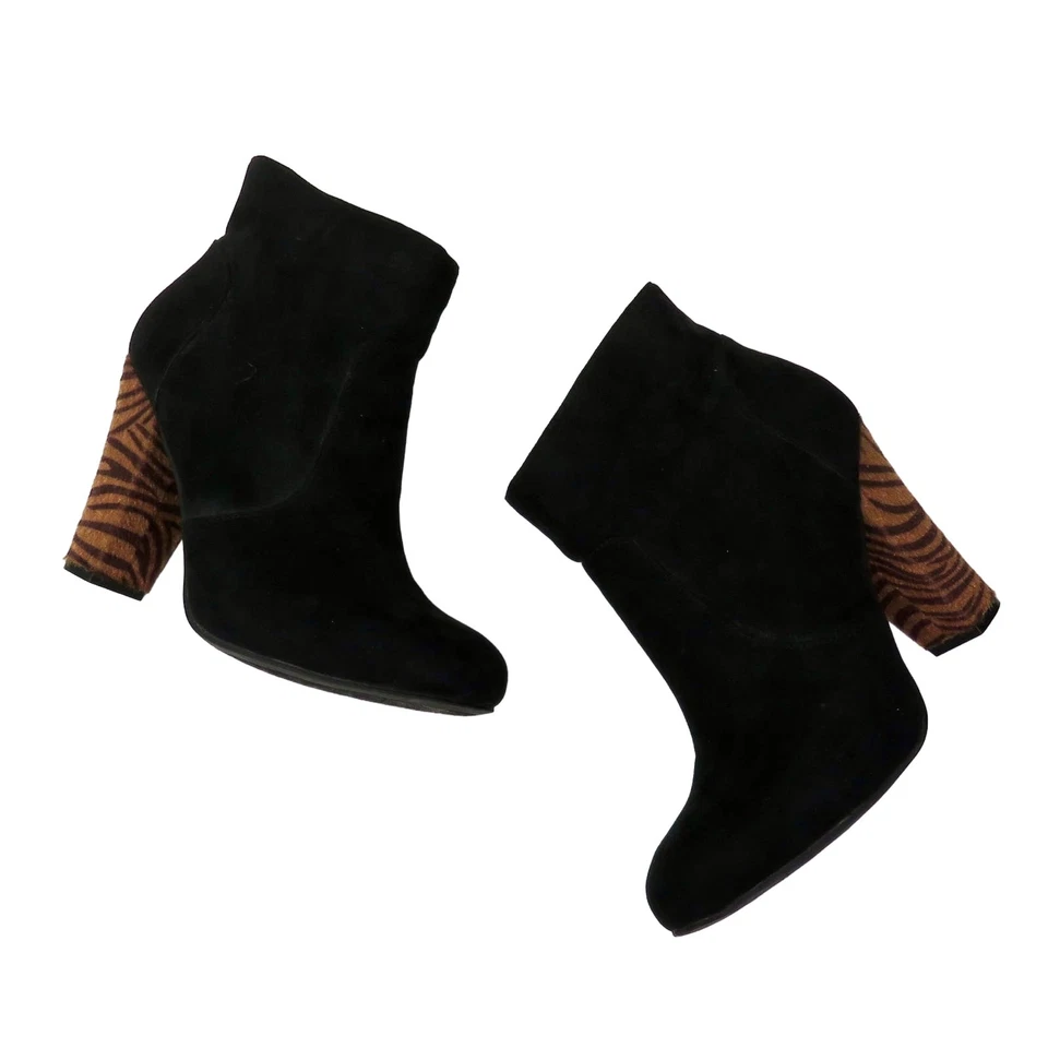 Bota de tornozelo Guess veludo preto estampa animal cabelo de pônei salto tamanho 8 botinhas GGEMIT - Imagem 4 de 4