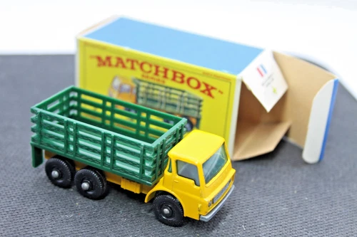 VINTAGE MATCHBOX LESNEY No. 4 Stale Truck   ORIGINAL BOX 1960's Mint Grade