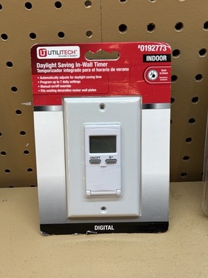 Utilitech 15-Amp Auto Digital Daylight Saving Lighting Timer 0192773 White