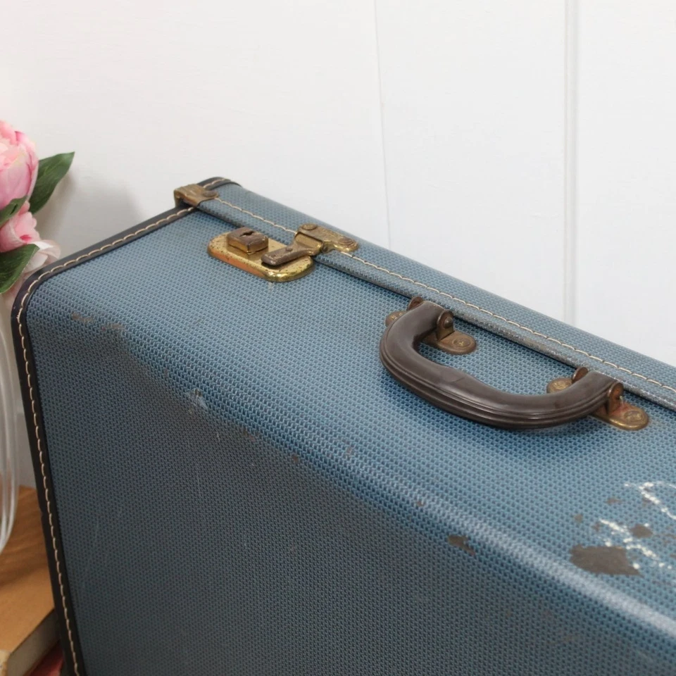 Vintage 1950's/60's Blue Suitcase. Clean & Dry Interior for Storage. - Image 3 of 4