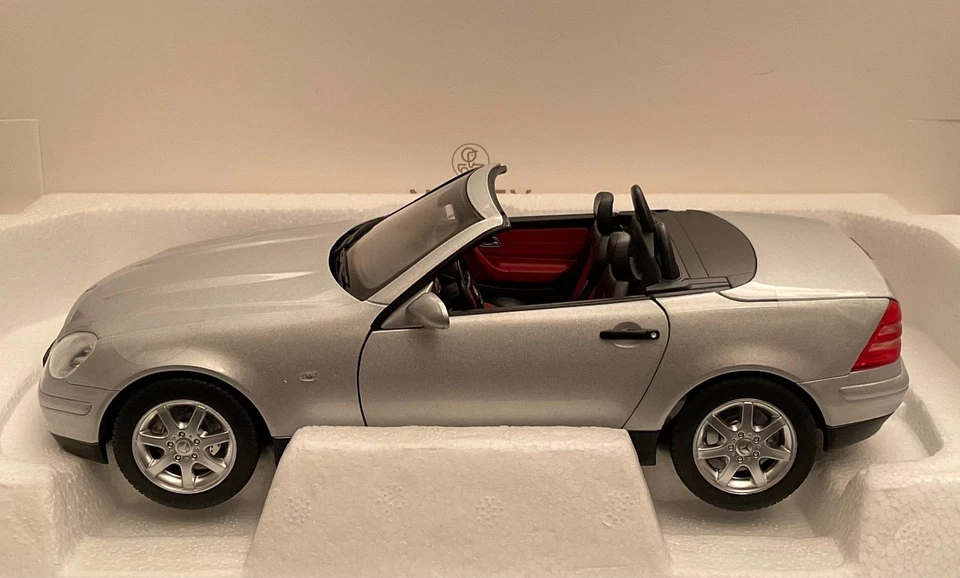 Mercedes SLK 350 Cabriolet 1996 1/18 Norev - Immagine 3 di 4