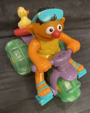 ERNIE auf Dreirad zum Aufziehen mit Ente