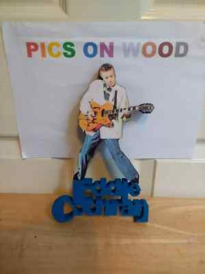 EDDIE COCHRAN, HANDGEFERTIGTE ORNAMENTALE HOLZFIGUREN