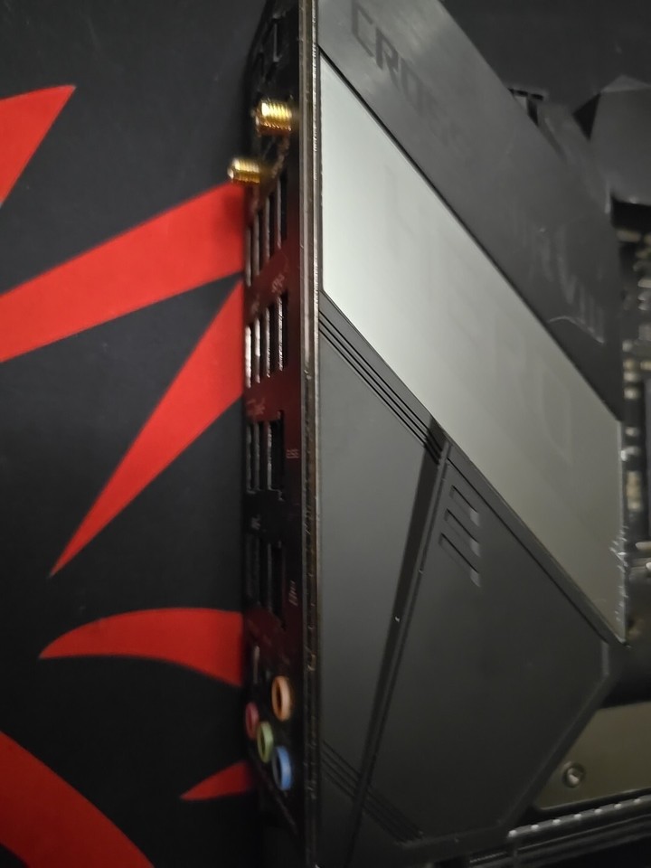 ASUS ROG X570 Crosshair VIII Hero (WiFi) ATX Motherboard **NOT WORKING