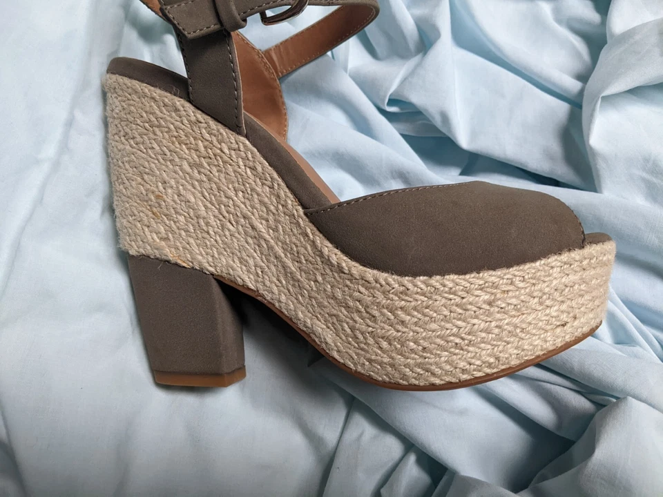 Nuevo Nuevo con etiquetas Seychelles Plataforma Cuña Tacones Taupe Alpargatas Hebilla Punta Abierta talla 6 Foto 4 de 4