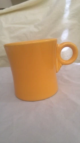 Vintage Fiestaware 'Tom & Jerry' Mug in original Yellow (1936-69)