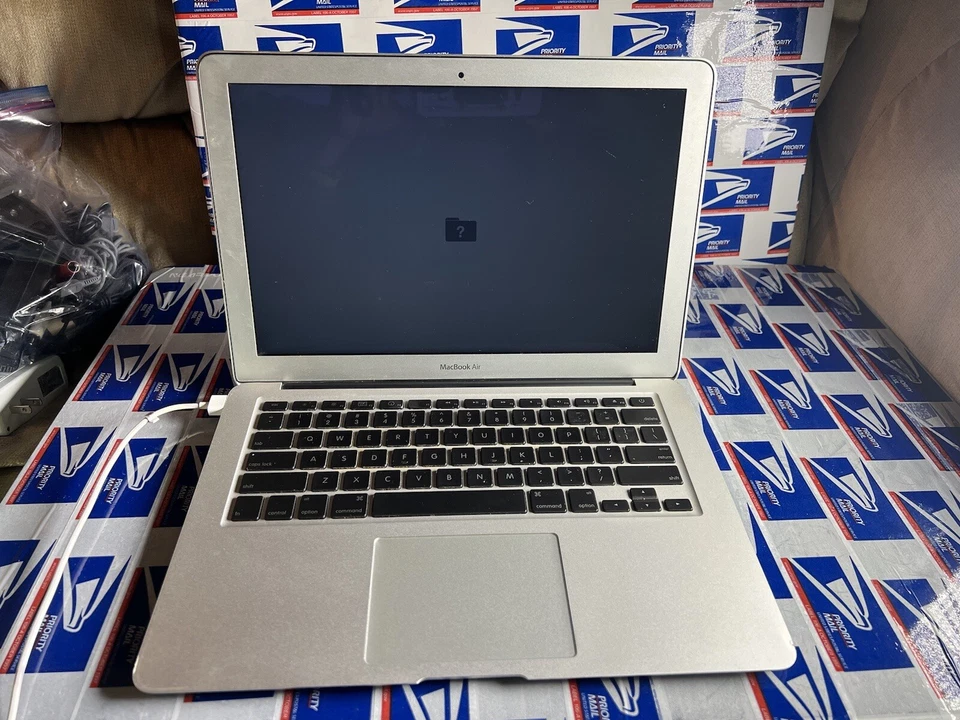 A1369 13.3" APPLE MACBOOK AIR FINALES DE 2010 - CORE 2 DUO/2GB RAM. Apple Foto 2 de 4