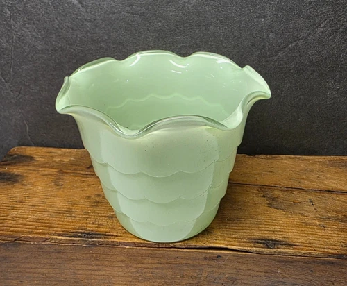 VINTAGE ANCHOR HOCKING FIRED ON JADEITE RUFFLED GLASS FLOWER POT