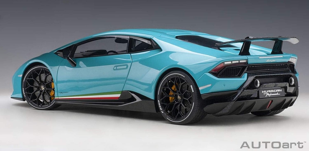 AUTOart 1/12 Lamborghini Uracan Performante Light Blue finished