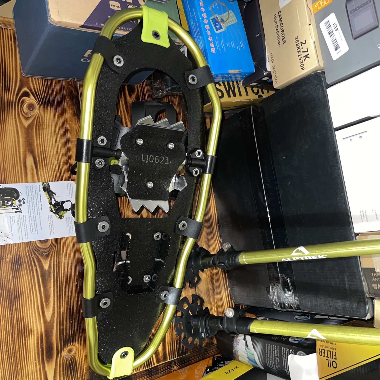 Cascade Mountain Tech Alptrek 821 Snowshoes W/ Poles & Carrying Bag Up