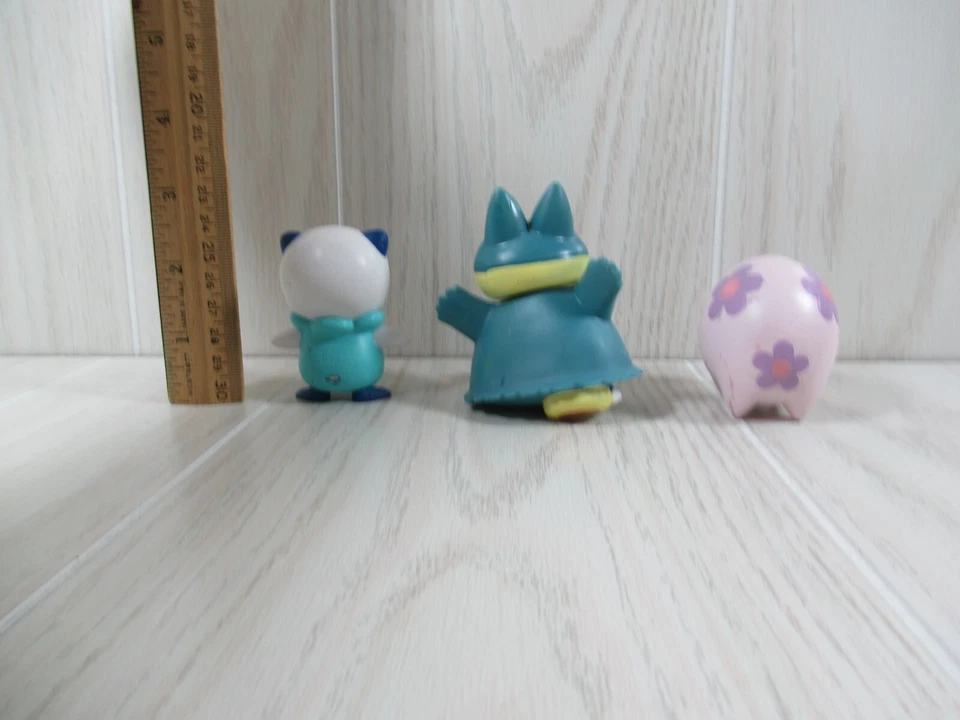 Lote 3 figuras Pokemon Jakks Munna Munchlax Oshawott sin cola Foto 3 de 4