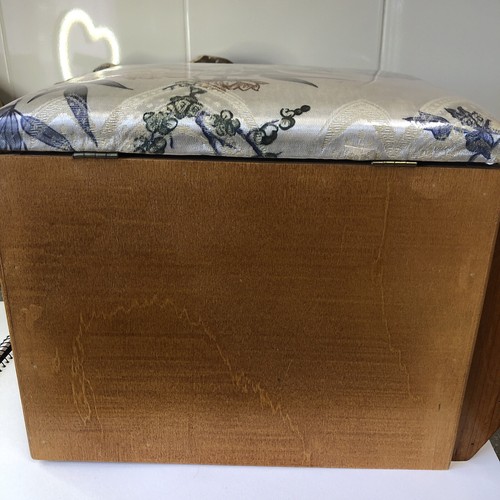 Vintage Sewing Box - Picture 16 of 18