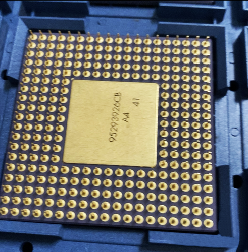 Processeur Intel A82497-66 SX881 céramique plaqué or, très pour collection - Photo 2/2