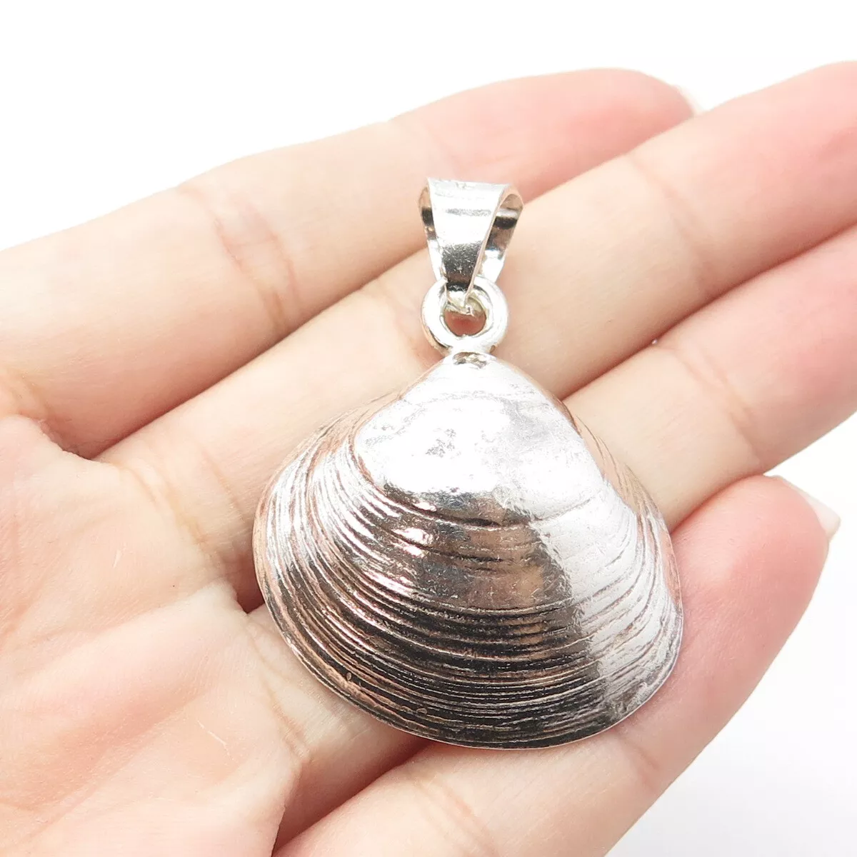 Clam 2024 shell pendant