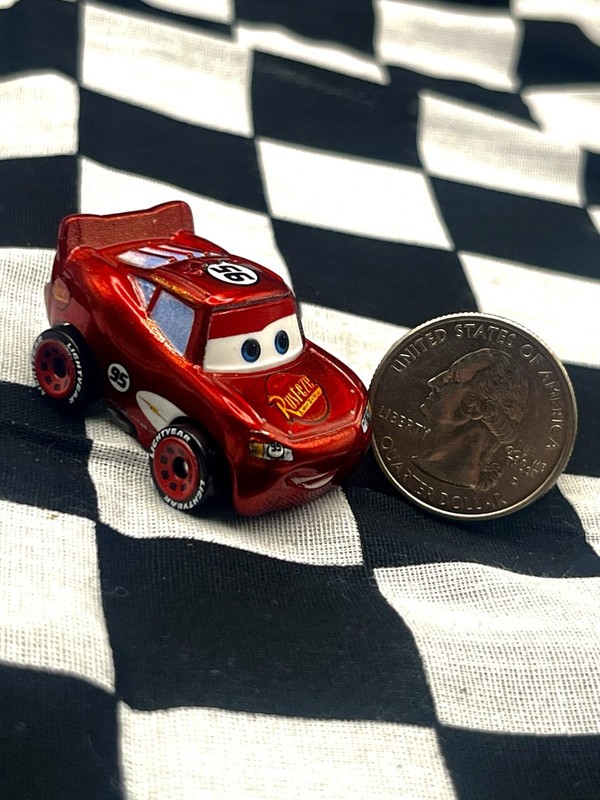 Disney Pixar Cars Lightning McQueen Mini Metallic Red