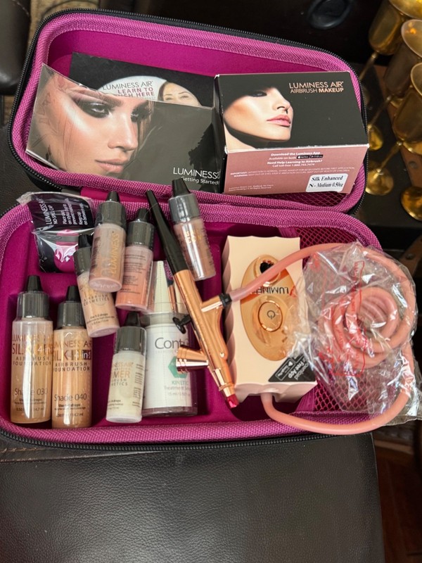 Luminess Air Icon Pro Multi-Speed Airbrush Syste & 8 NEW Bottles of Make-up