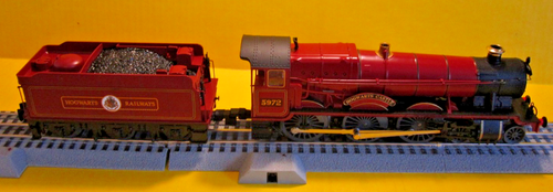 LIONEL Train HOGWARTS EXPRESS 5.0 BT STEAM ENGINE Harry Potter O GAUGE 2523140-E - Afbeelding 1 van 17