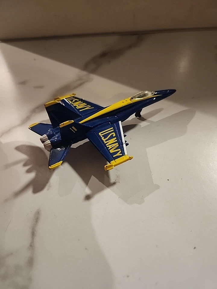 Maisto Die Cast Blue Angels F-18C Hornet - Imagem 3 de 4