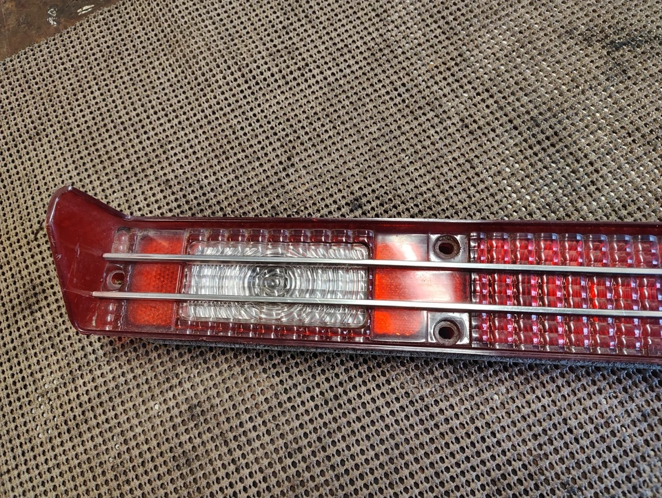 Buick Skylark GS 350 400 1968 1969 luz trasera especial derecha lado pasajero 5958982 Foto 3 de 4