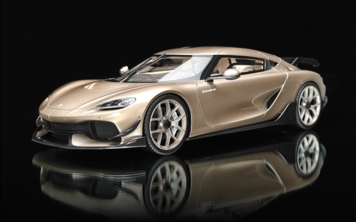 1/18 FrontiArt Koenigsegg Gemera in champagne on Carbon Base F187