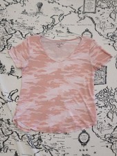 essential tee Women's V-Neck Camo T-Shirt Size S Short Sleeve Casual Top