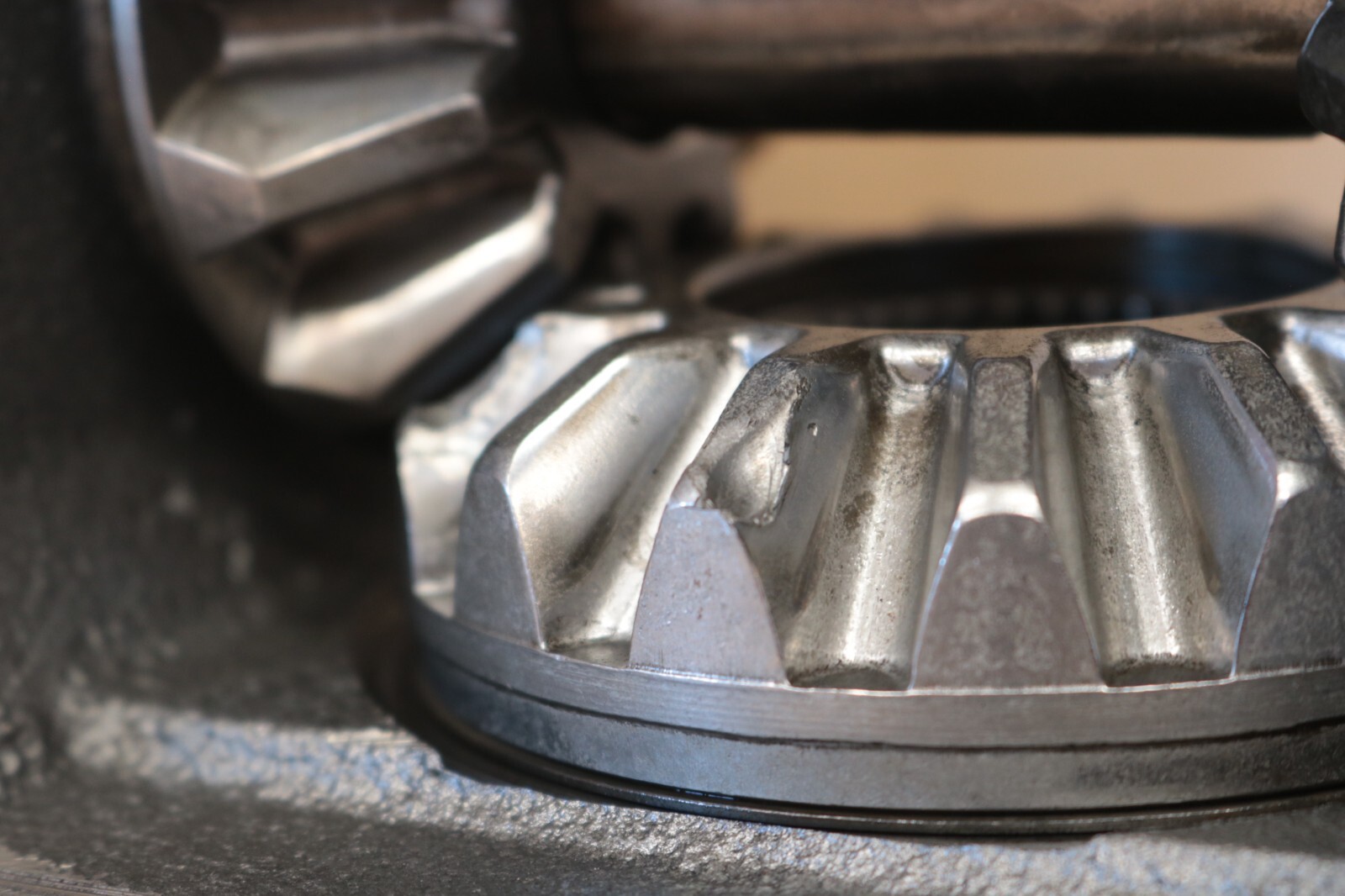 20032006 Dodge Ram 2500 3500 Front Differential Carrier 14 Bolt 9.25