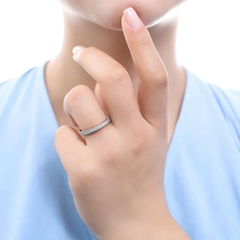 Anillo de eternidad de boda circonita cúbica de plata esterlina BERRICLE talla 4 Foto 3 de 4