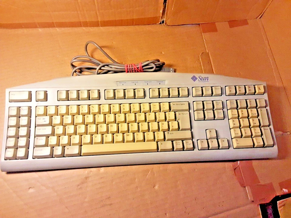 Sun Microsystems 320-1300-01 Type 6 Mini DIN QWERTY Keyboard - Image 3 of 4