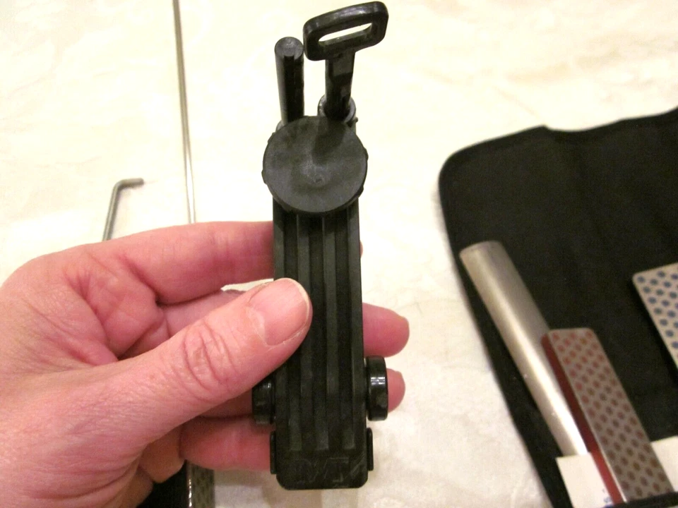 DMT Diafold Magna-Guide Sharpening System and 5 Stones - Image 3 of 4