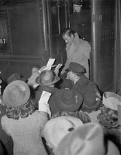 Hail Hero Washington DC Errol Flynn dashing hero of movies steals s- Old Photo