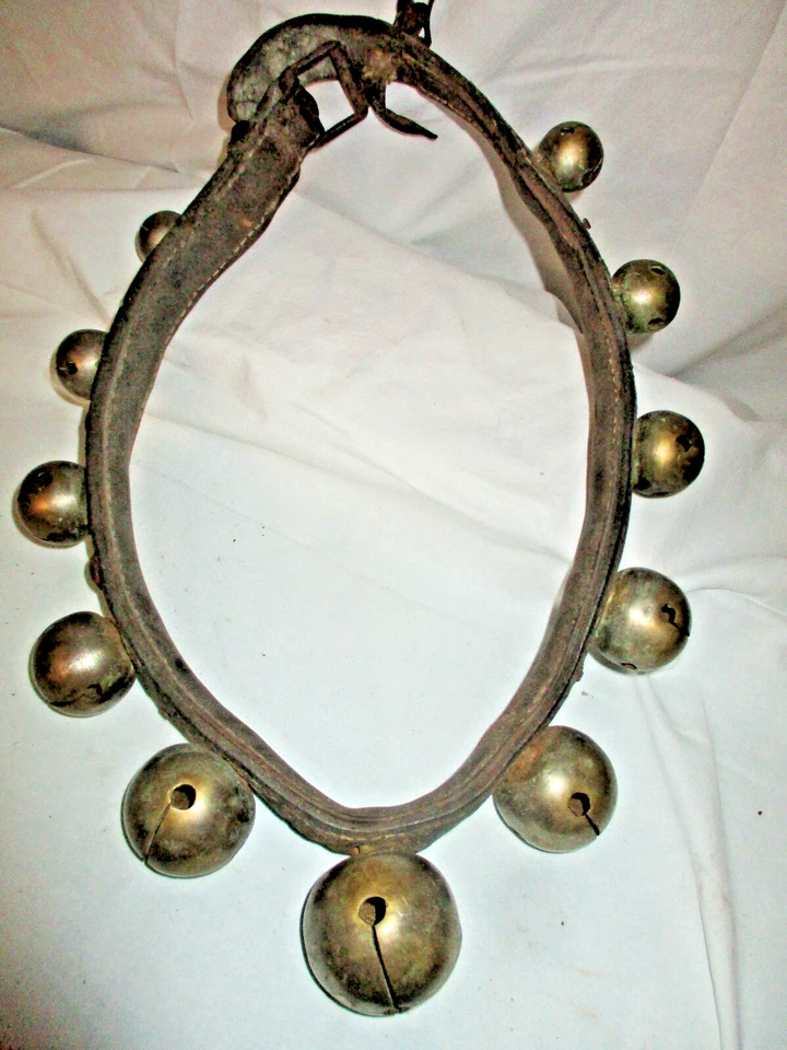 Ancien Collier a grelots grelotière d'attelage XIX bronze et cuir-cheval -deco,  - Photo 4/4