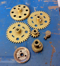 7 PC EARLY BRASS PLATEGEARS AND PULLEYS FOR A.C. GILBERT ERECTOR SET