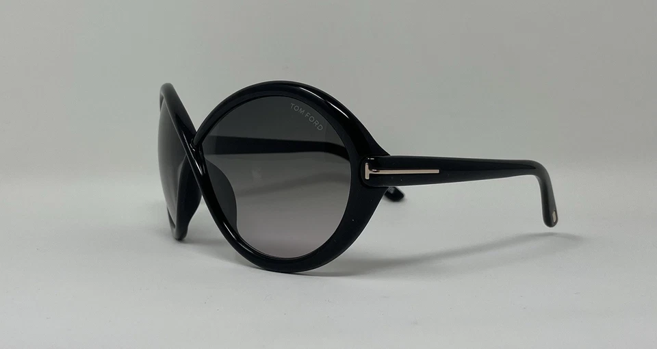 Tom Ford Jada TF1070 01B Black Sunglasses, Grey Gradient Lens. Size 68-5-125 New - Image 2 of 3