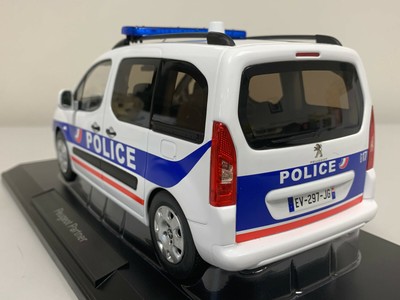 PEUGEOT PARTNER II 2017 - Voiture ludospace de la police national