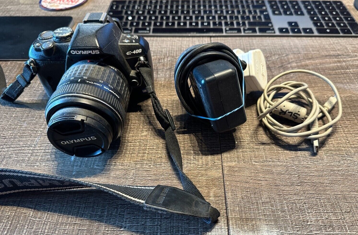Olympus E400 E400 Digital DSLR Camera, Lens, Charger & Cable Owned