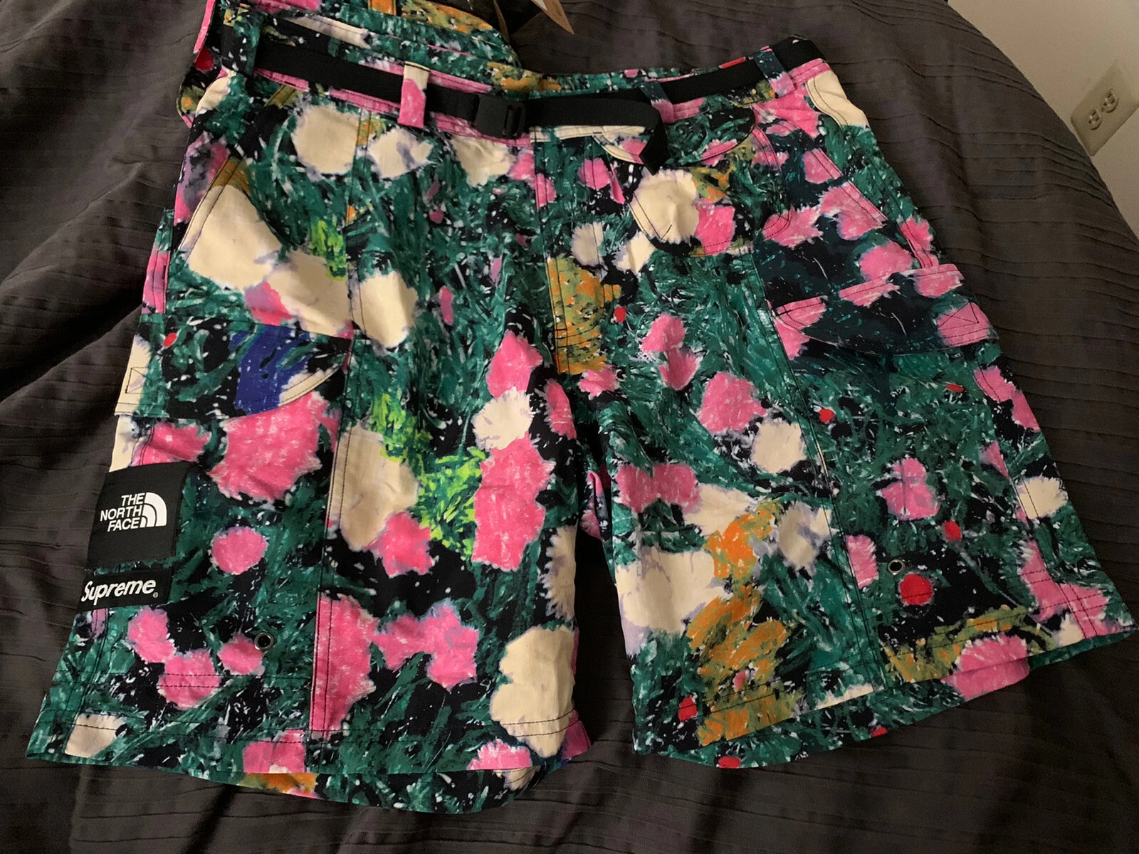 Short ceinture emballé neuf avec étiquettes Supreme SS22 The North Face Trekking fleurs grandes