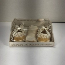 VTG Mrs. Day's Ideal Girl Baby Shoes  Socks, White  Gold Size 0 in Box 1960's