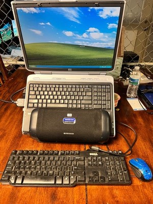 HP Pavilion zd7000 17in Intel P4 2.8GHz 512mb  80GB Win XP w/ Expansion Base