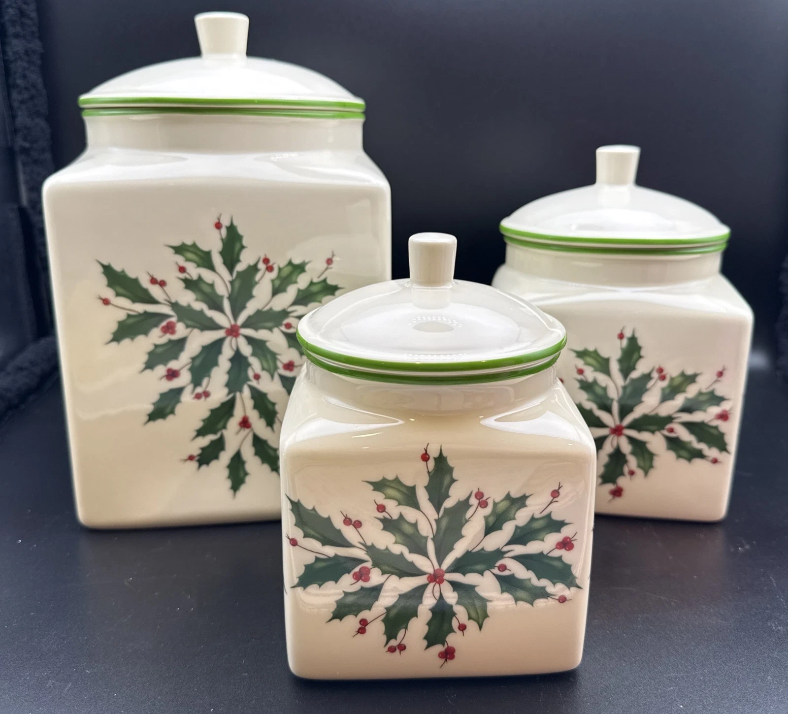 Lenox Holiday Holly Leaves Christmas Canisters~~Set of 3~~NIB~~2 Sets Available
Opens in a new windo