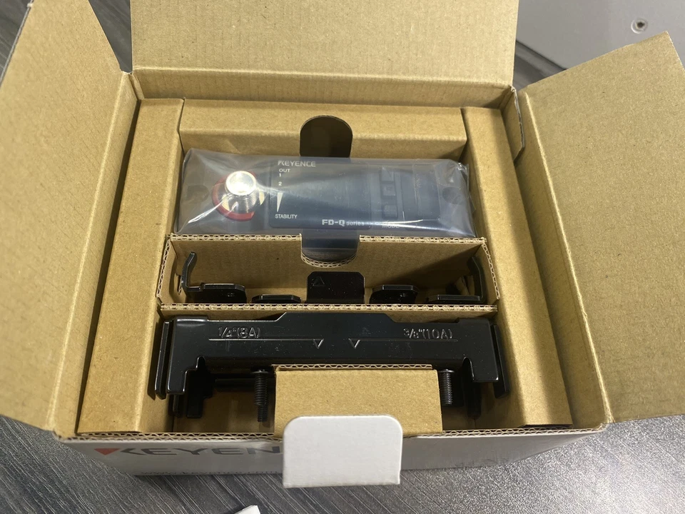 New Keyence FD-Q10C Clamp-on Digital Flow Sensor w/ Sensor Bracket 20-30VDC -USA - Image 4 of 4