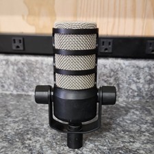 Rode PodMic Dynamic Podcasting Microphone with Mic Mounting Bracket Works great 