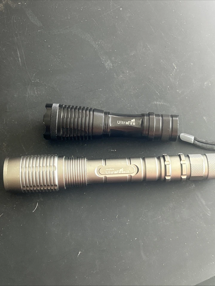 Linternas Ultrafire negras y plateadas recargables Cree XML-T6, 2000LM - Imagen 2 de 4