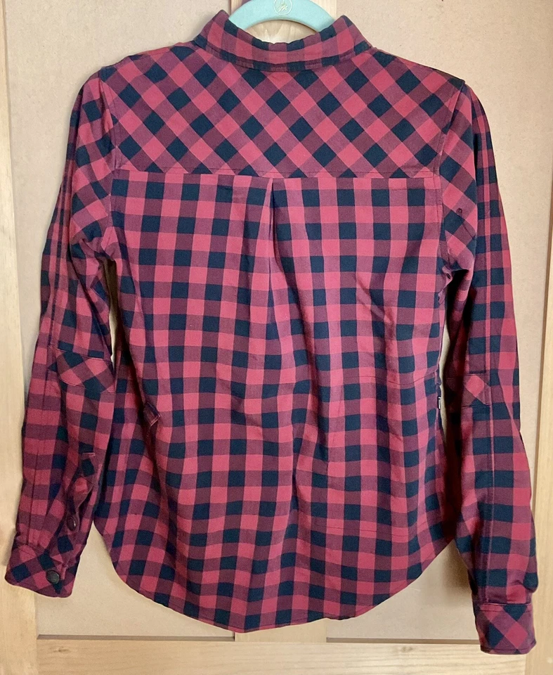 Camisa de montar Sombrio Schwinn para mujer roja ciclismo cuadros botones a presión talla pequeña Foto 2 de 4