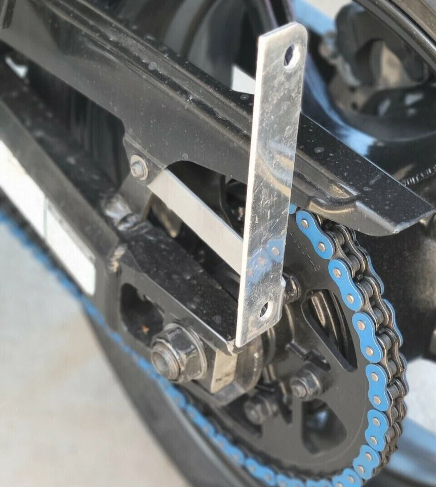 Soporte de reubicación de matrícula lateral para Harley-Davidson Setenty Two 2012-2017 Foto 4 de 4