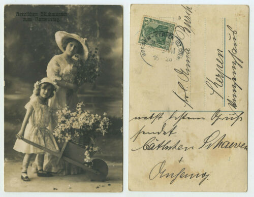 71107 - Mutter mit Tochter und Blumen-Schubkarre - Namenstag - AK, gelaufen - Picture 1 of 1
